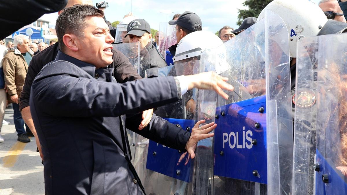 Polis barikatna saldrmt: Marmaris Belediye Bakan Acar nl hakknda soruturma