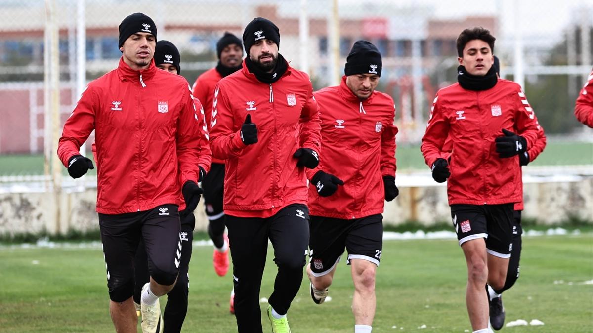Sivasspor, Adana Demirspor mesaisinde