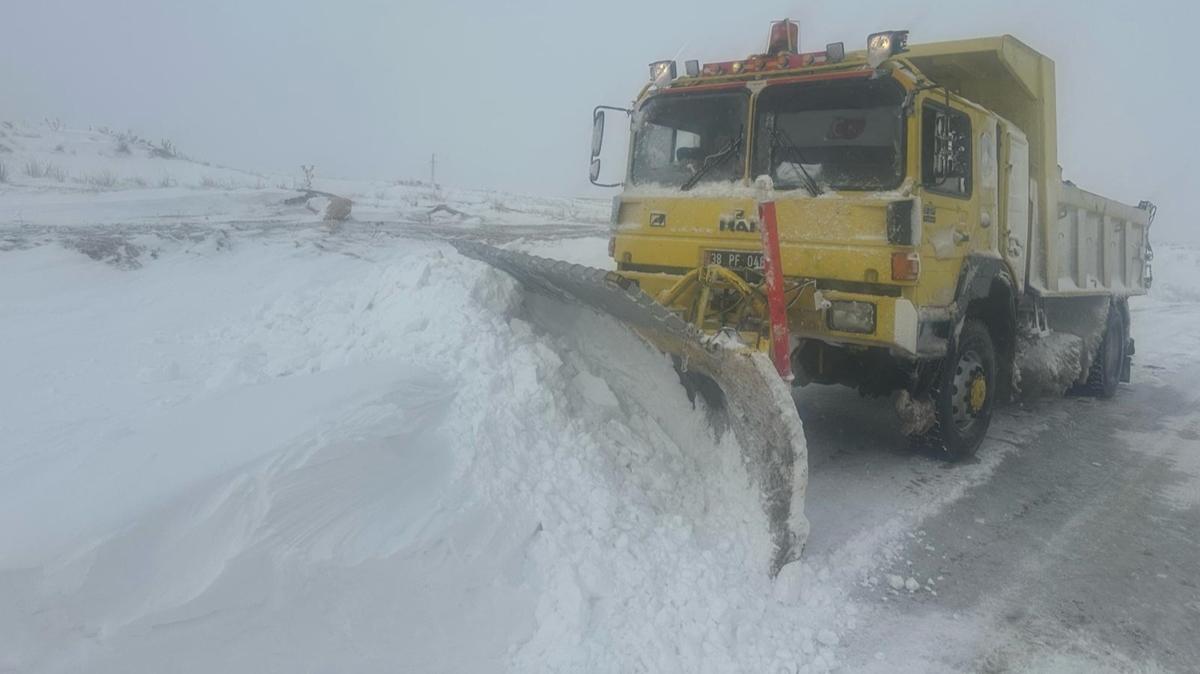 Kayseri'de 203 mahalle yolu ulaşıma açıldı | STAR