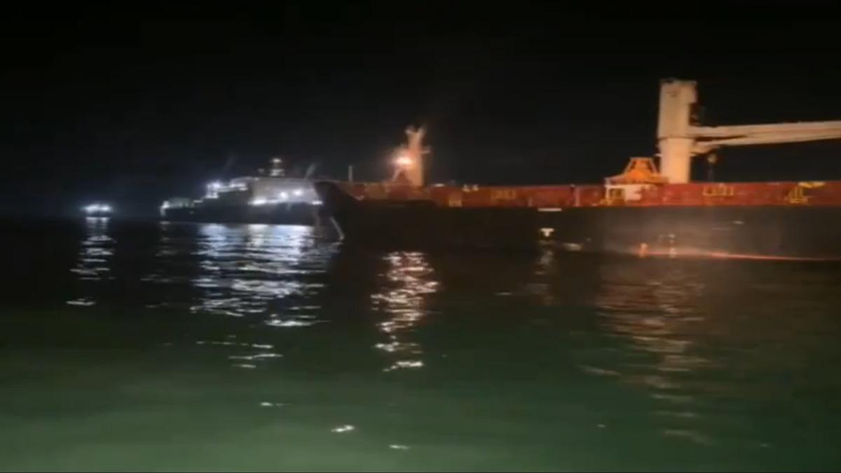 Rusya'dan Mozambik'e giden gemi stanbul'da karaya oturdu
