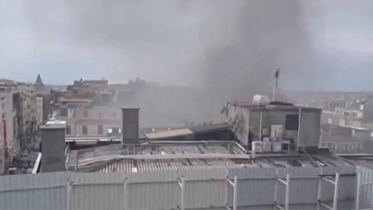 Tarihi pasajda yangın! Çok sayıda ekip sevk edildi