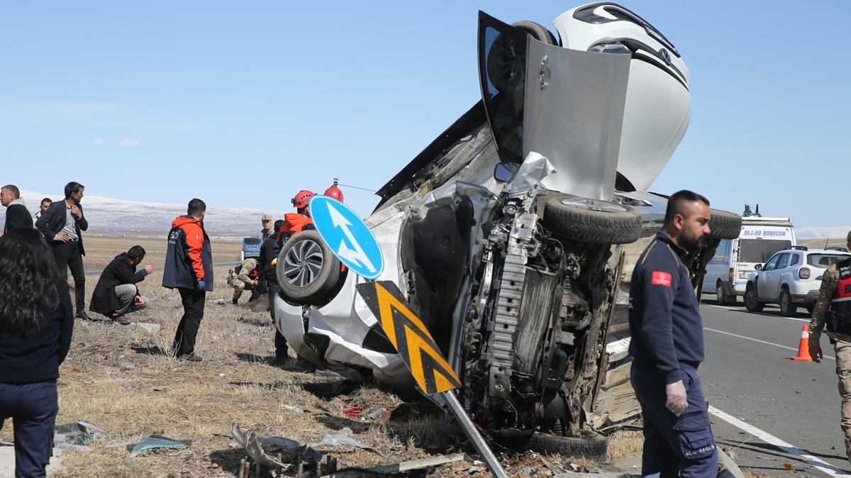 Kars'ta iki otomobil arpt: 1 l