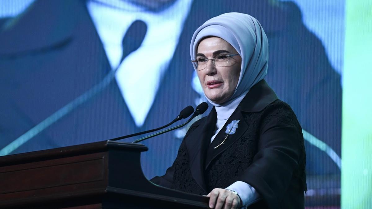 Emine Erdoan, slam aleminin Kadir Gecesi'ni tebrik etti