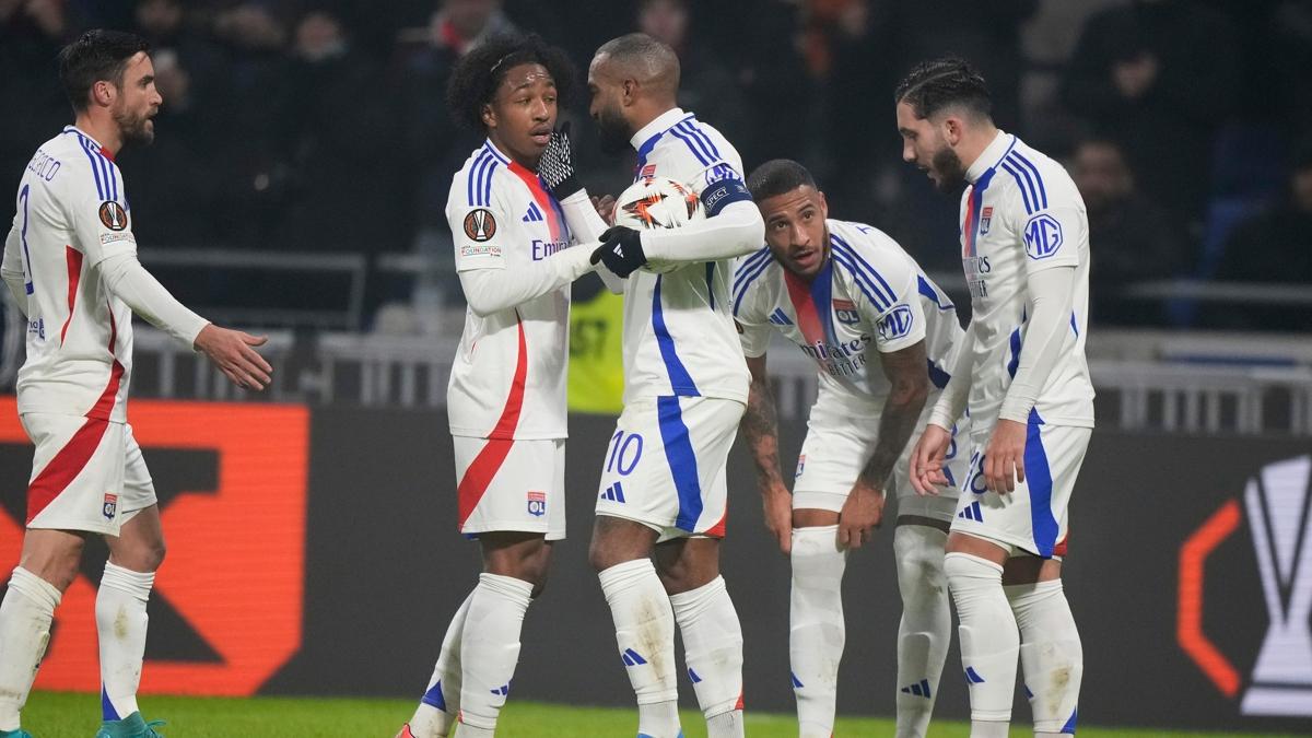 Lyon'da ekonomik kriz sryor! 6 futbolcu sata karld