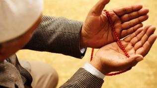 Arefe günü 1000 İhlâs okurken her defasında besmele çekilir mi? Arefe günü 1000 İhlas Suresi nasıl ve ne zaman okunur?