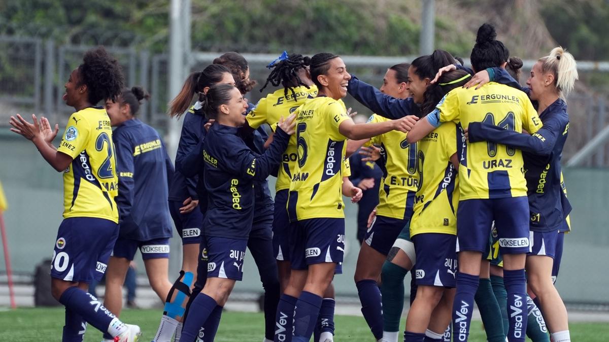 Kadn futbolunda derbinin kazanan Fenerbahe