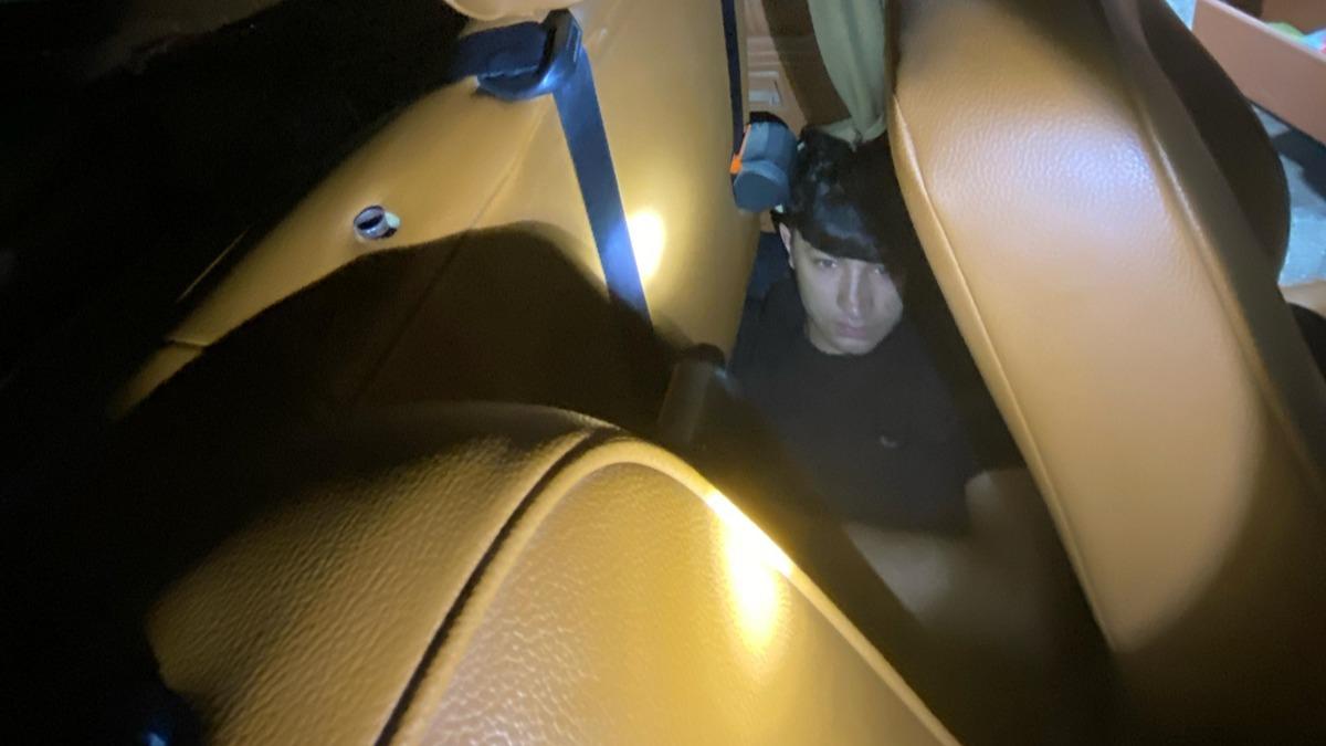Minibsn koltuklar arasna gizlenmi