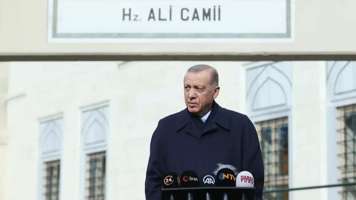 Cumhurbakan Erdoan, cuma namazn Hz. Ali Camisi'nde kld