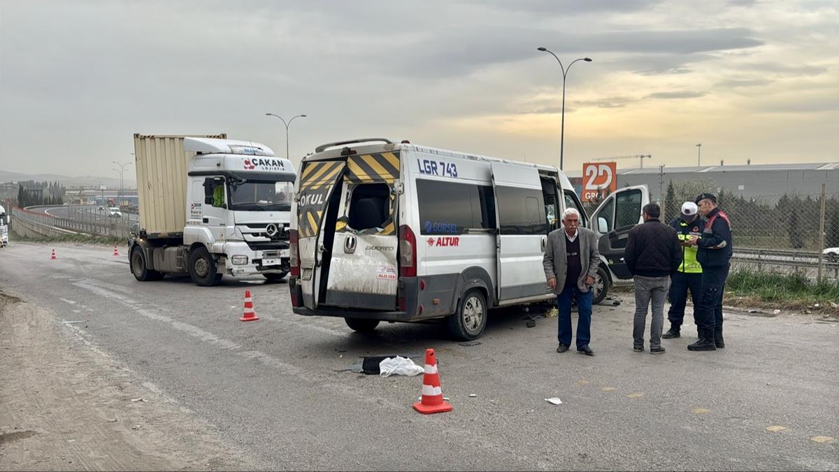 Kocaeli'de trla servis minibs arpt: Yarallar var