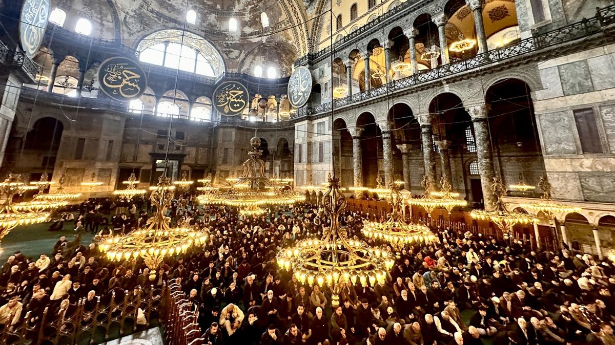 90 bin camide ehitler ve mazlumlar iin eller semaya ald 