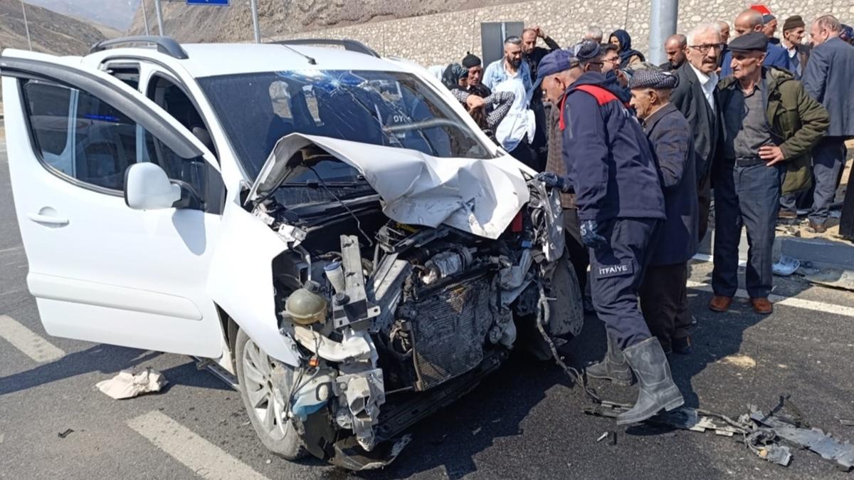 Hakkari'de kaza: 9 kii yaraland