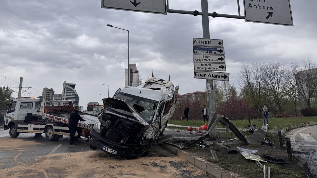 Bursa'da korkun kaza: 1 kii ld, 5 kii yaraland