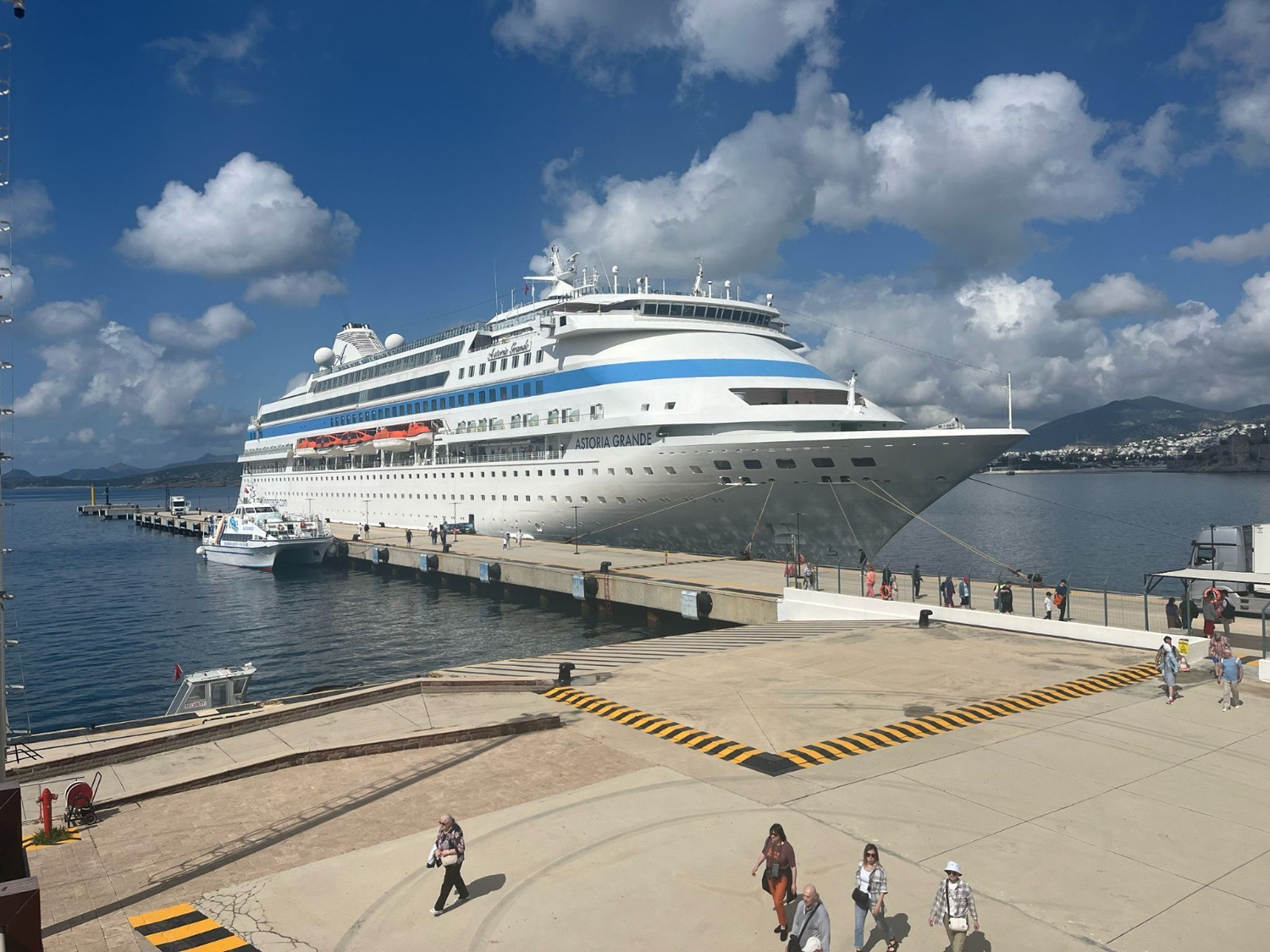 Bodrum'a sezonun ilk kruvaziyeri yanaştı