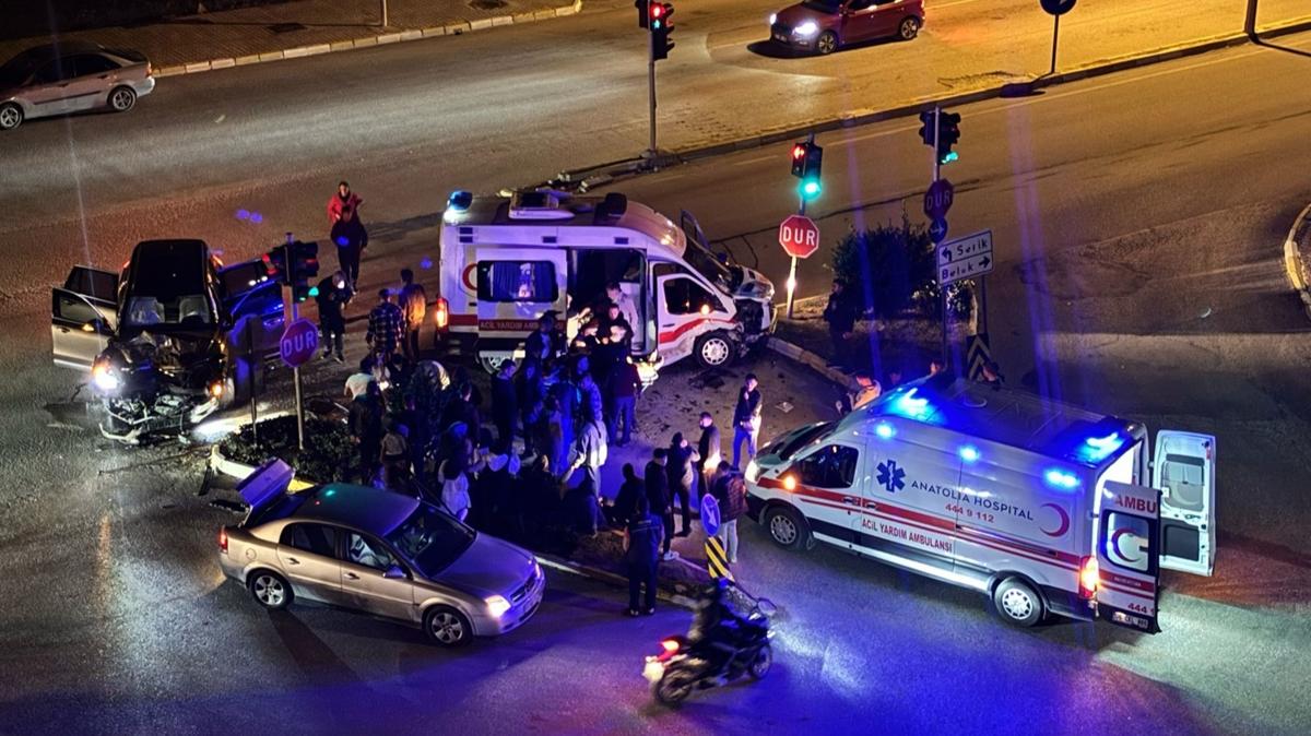 Ambulans ile otomobil arpt: Yarallar var