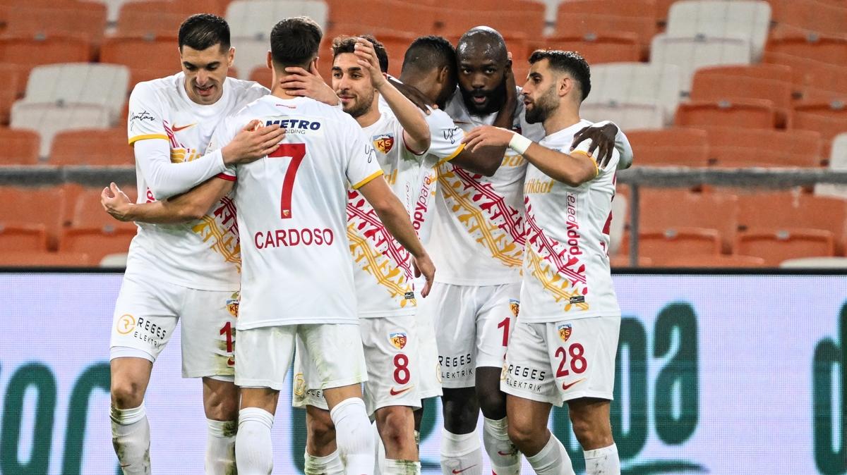 Kayserispor, Adana'da hata yapmad