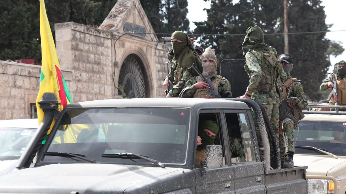 PKK/YPG'li terristler Halep'i terk etmeye balad            