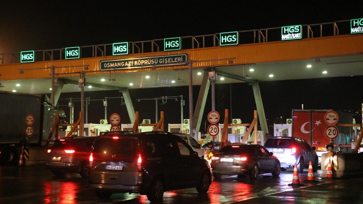 Tatil bitti, İstanbul'a dönüş başladı! Yollarda yoğunluk yaşanıyor 