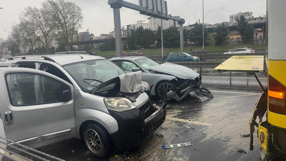 Fatih'te korkun kaza: 3 ara birbirine girdi