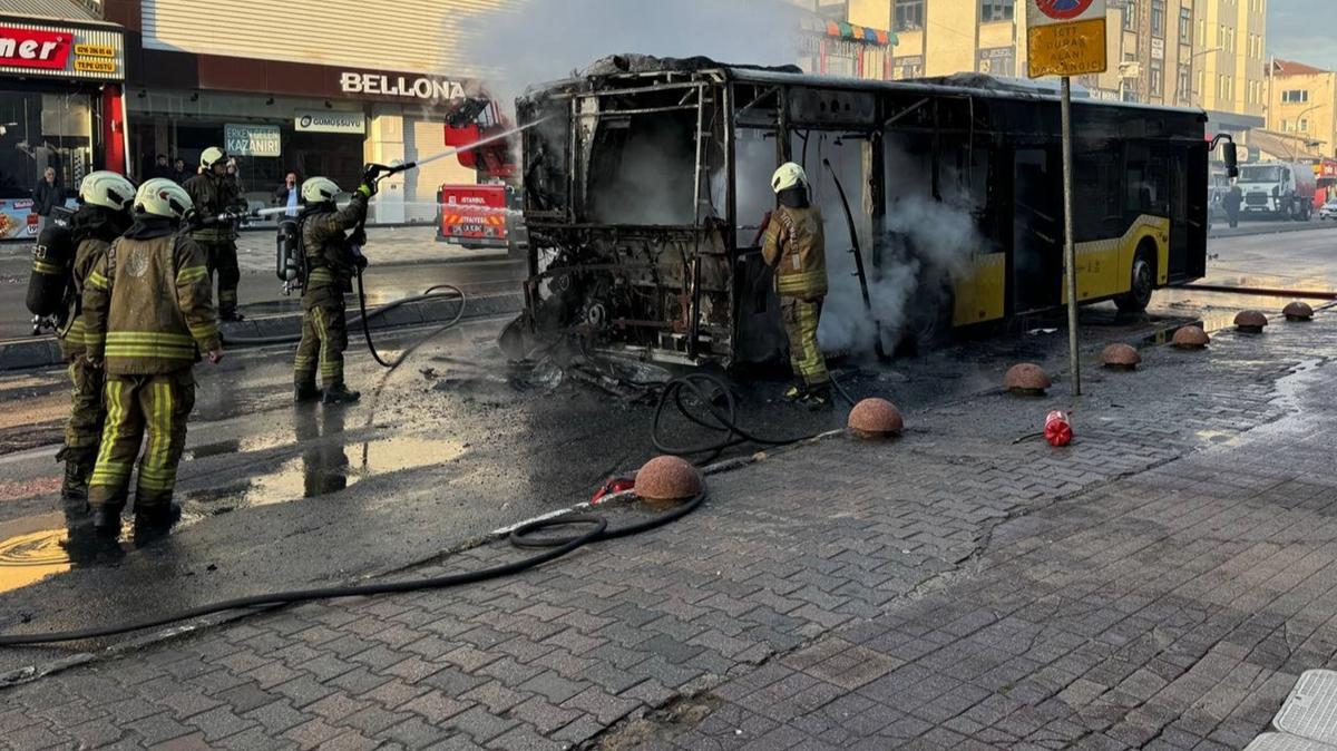 Ümraniye'de İETT otobüsü yanarak kullanılamaz hale geldi