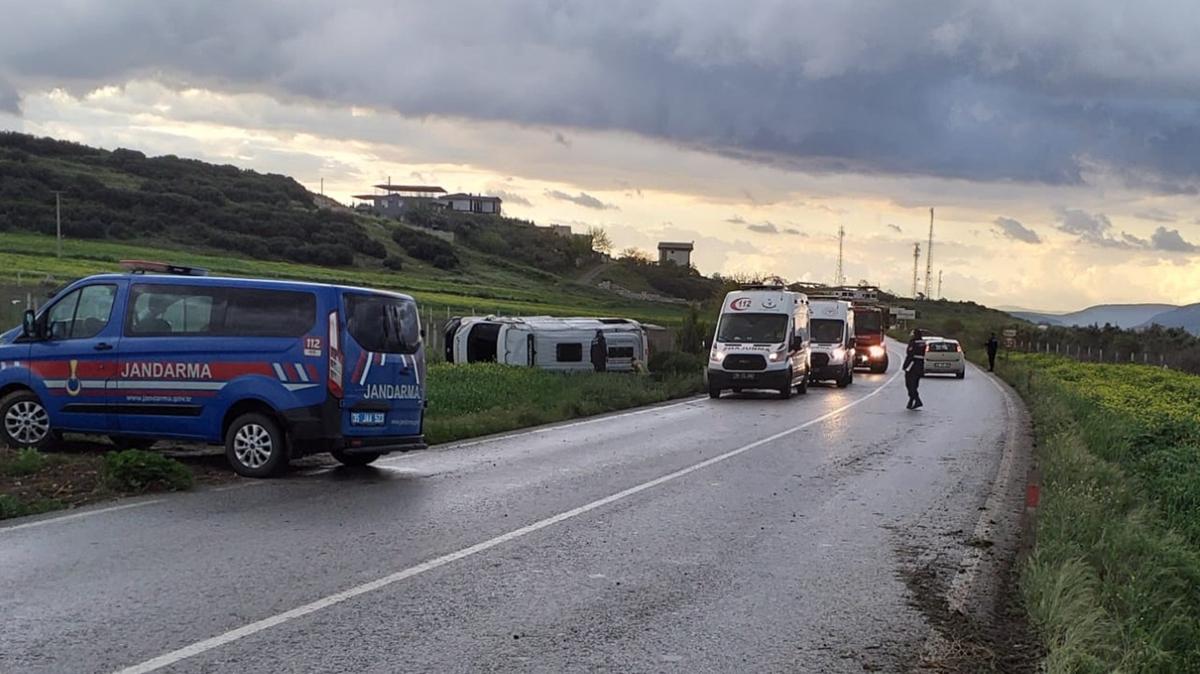 zmir'de ii servisi devrildi: 8 yaral