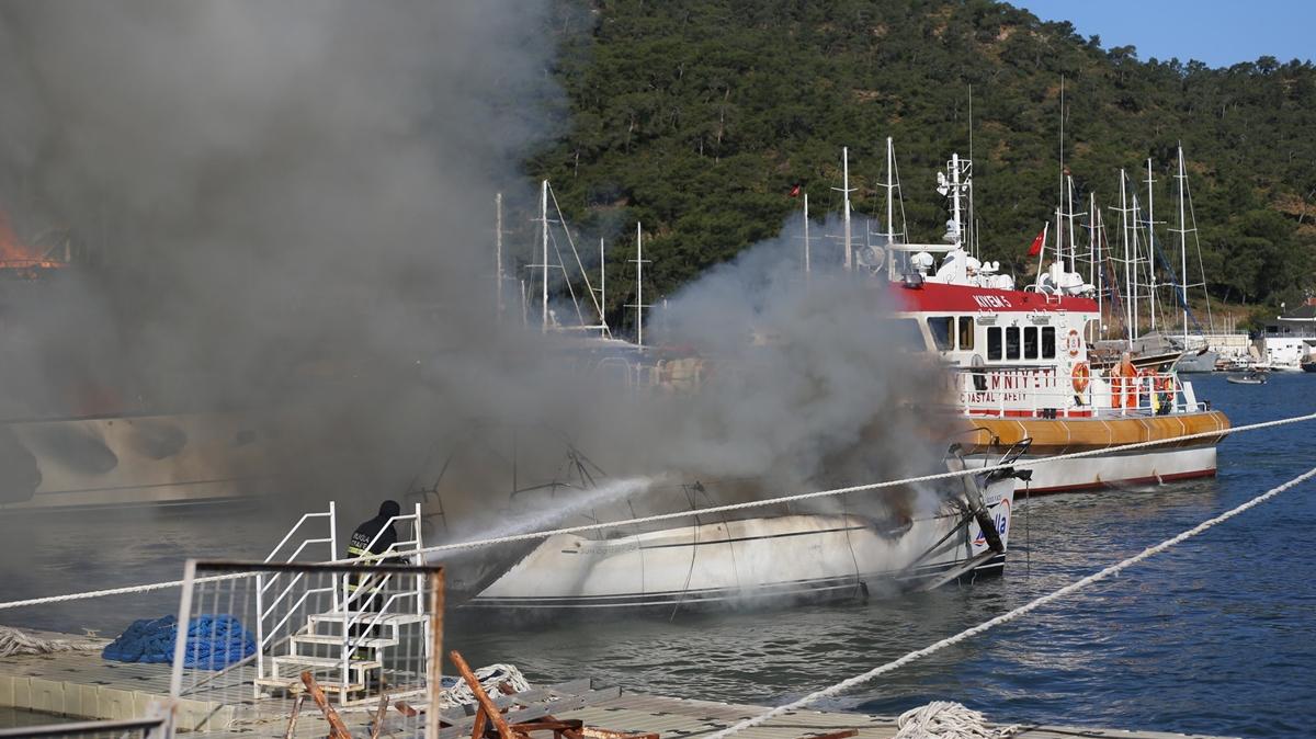 Fethiye'de tekne yangn! 