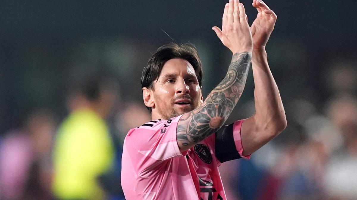 Lionel Messi iin Barcelona iddias! te transfer iin dnlen finansal model