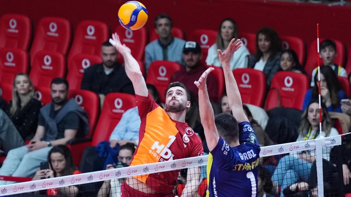 Efeler Ligi'nde Galatasaray, Fenerbahe'yi saf d brakt