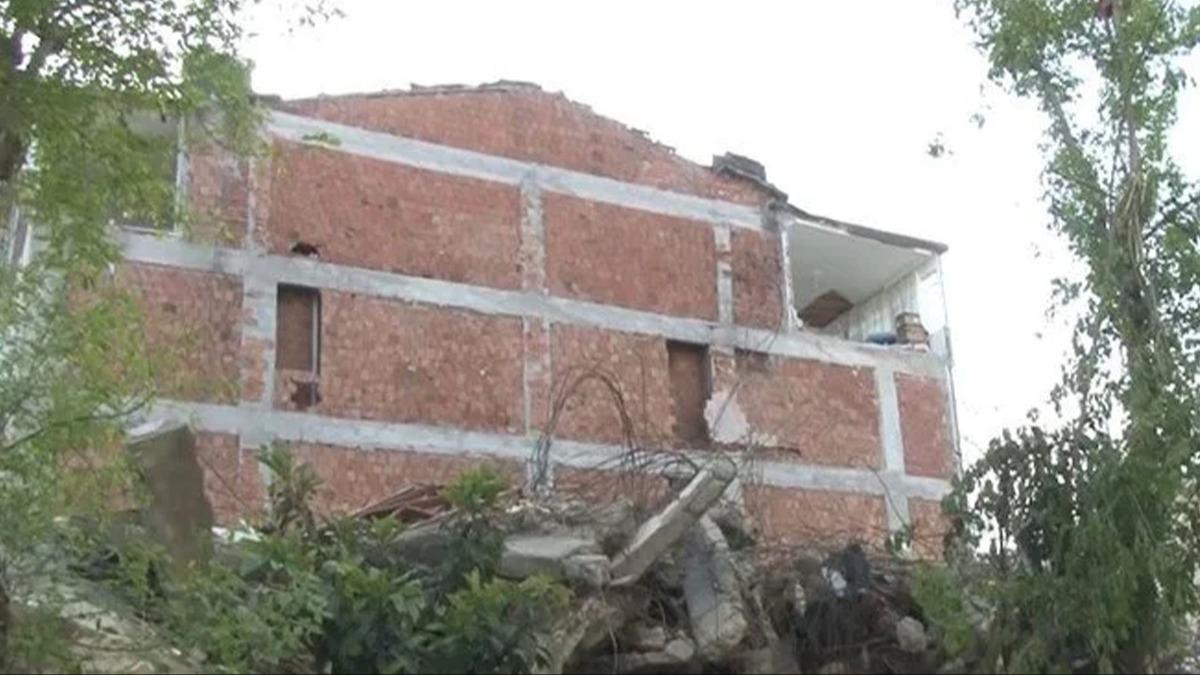stanbul'da ilgin grnt: Bitiiindeki binann duvarn kullanyormu