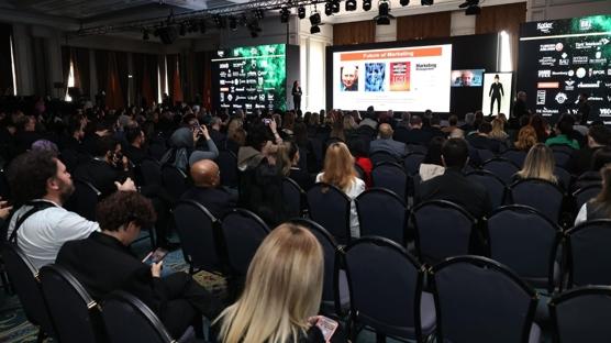 World Marketing Summit 2025 tamamland Pazarlamann iki vazgeilmezi: Yapay zeka ve srdrlebilirlik