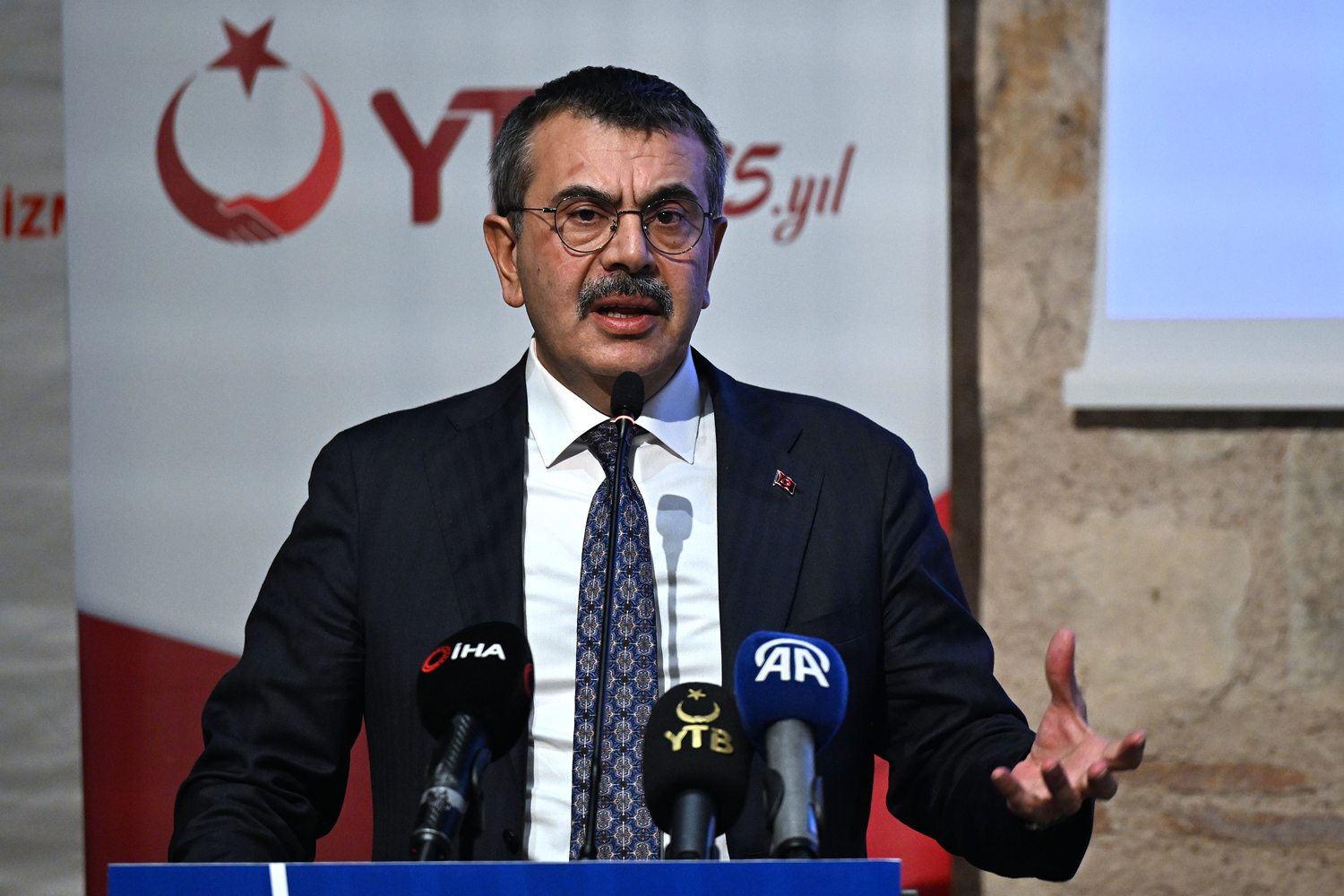 Bakan Tekin imzaladı! 81 ile 23 Nisan genelgesi