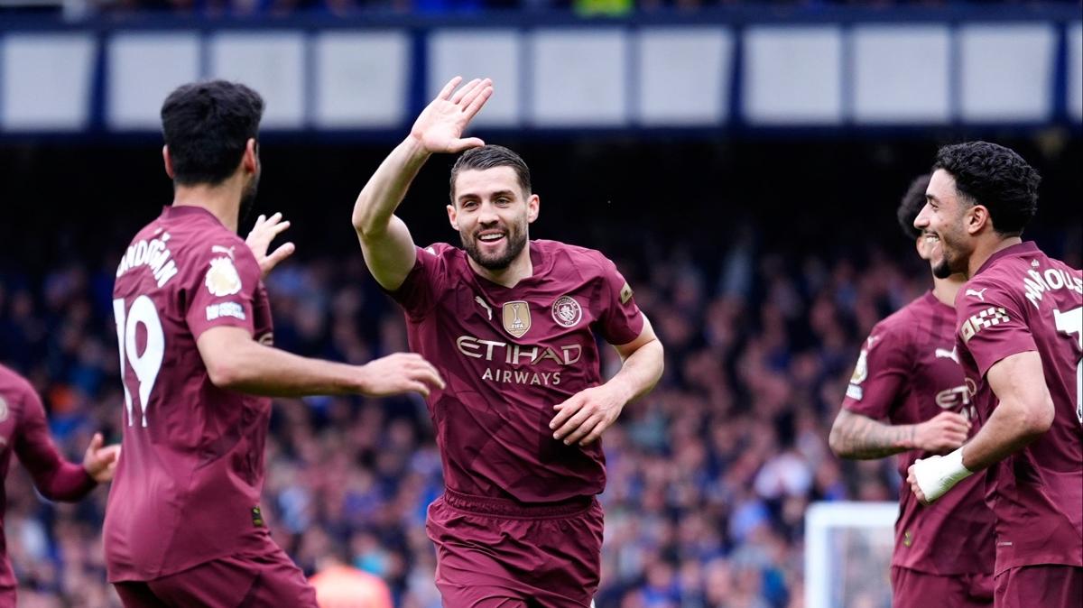 Manchester City ikinci yarıda açıldı