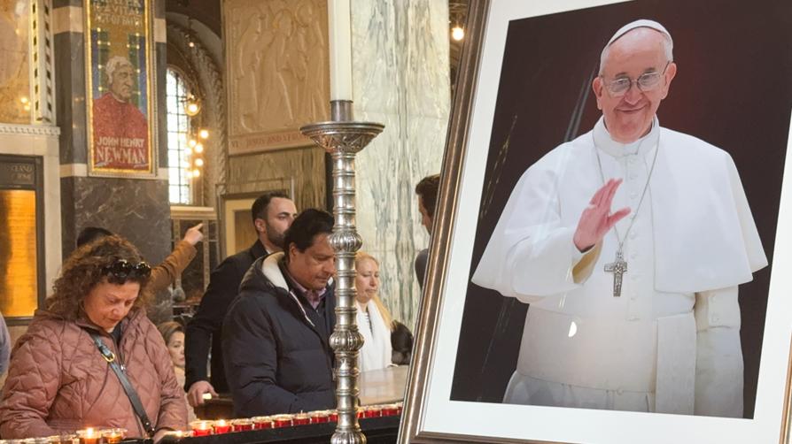 Papa seçiminde kumar skandalı