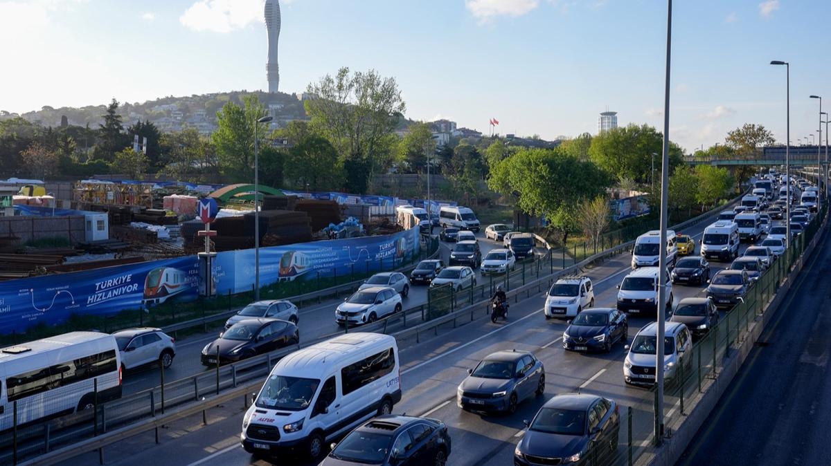 stanbul'da 6,2'lik depremin ardndan ilk i gn! Trafik younluu yzde 63'e kt