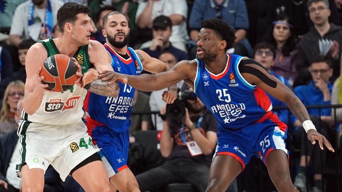 Anadolu Efes evinde malup oldu! Final Four'u zora soktu