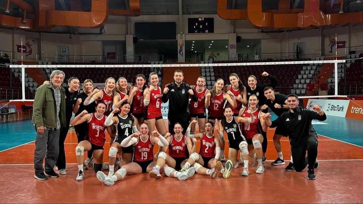 Beikta'ta sil batan yaplandrma! 15 oyuncu ve baantrenrle yollar ayrld