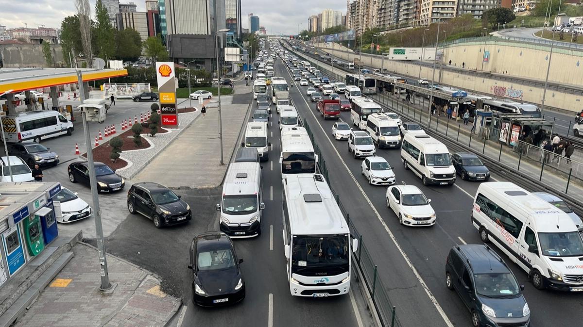 stanbul'da trafik ilesi! Younluk yzde 80'e kt