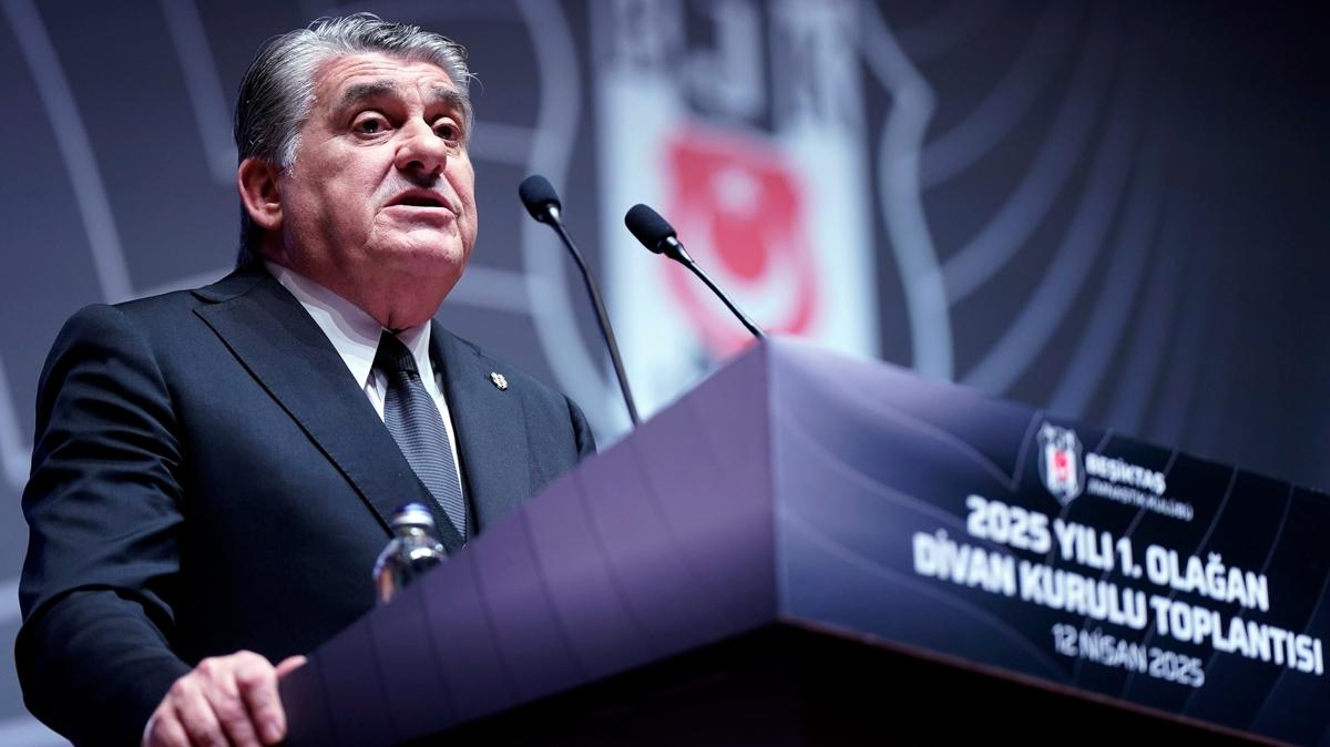 Serdal Adal, teknik ekip ve futbolcularla bir araya geldi