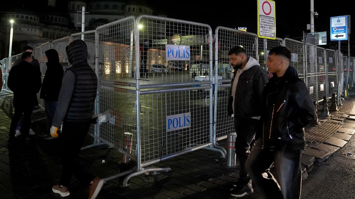 stanbul'da baz yollar trafie kapatld
