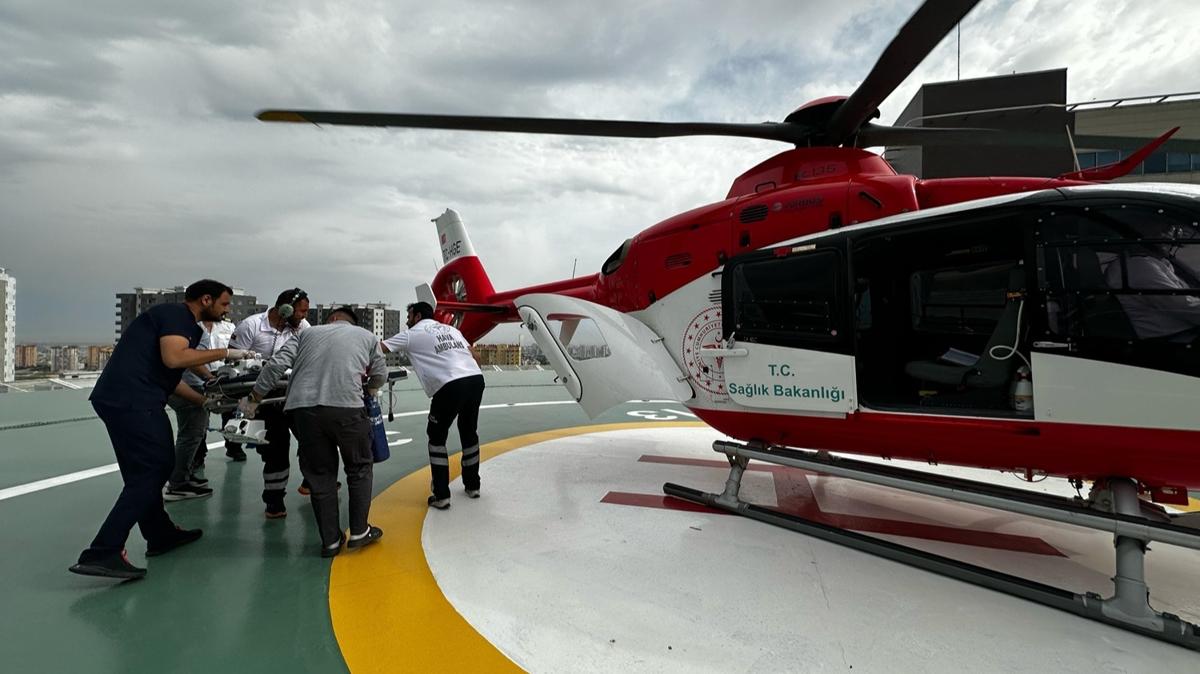 Mersin'de ambulans helikopter 2 yandaki bebek iin havaland 