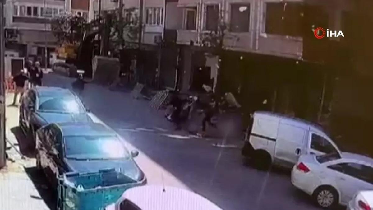 stanbul'da faciann eiinden dnld! Deprem srasnda balkon kt