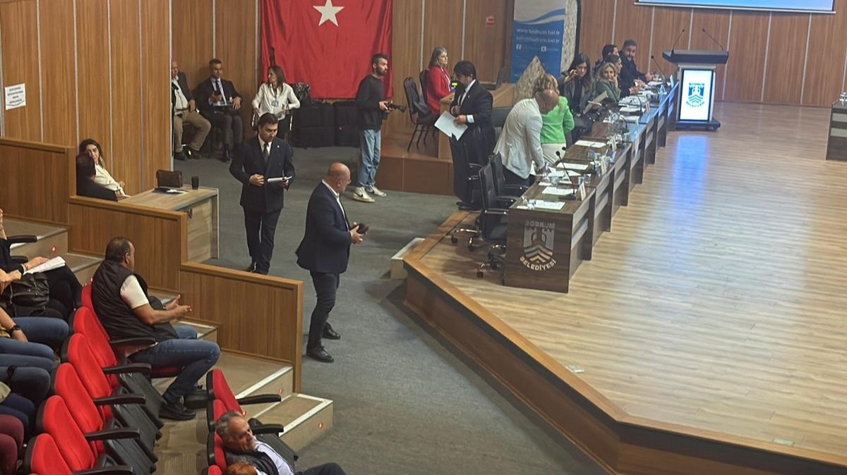 CHP'den tek ses dayatmas! AK Partili yeler topluca salonu terk etti
