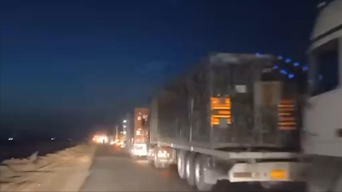 Suriye'de dikkat eken grnt! 200 tr slere geri ekildi