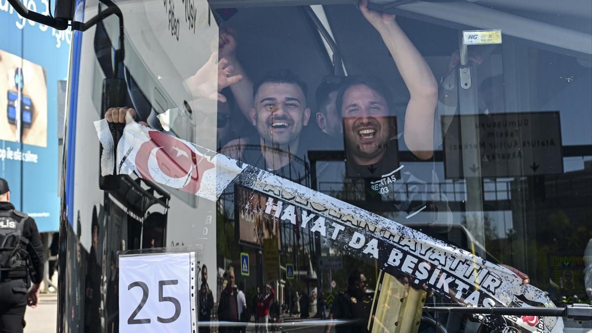 Beiktal taraftarlar, lker Stad'na hareket etti 
