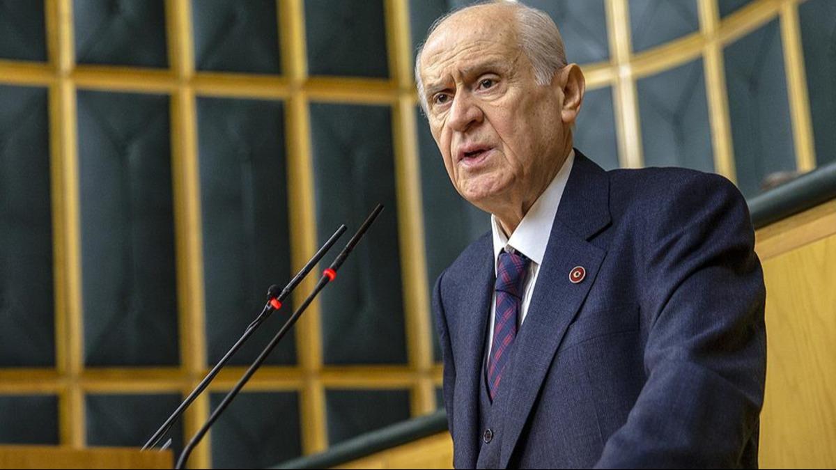 zgr zel'e yumruklu saldr! MHP lideri Baheli'den tepki: iddetin her trlsne karyz
