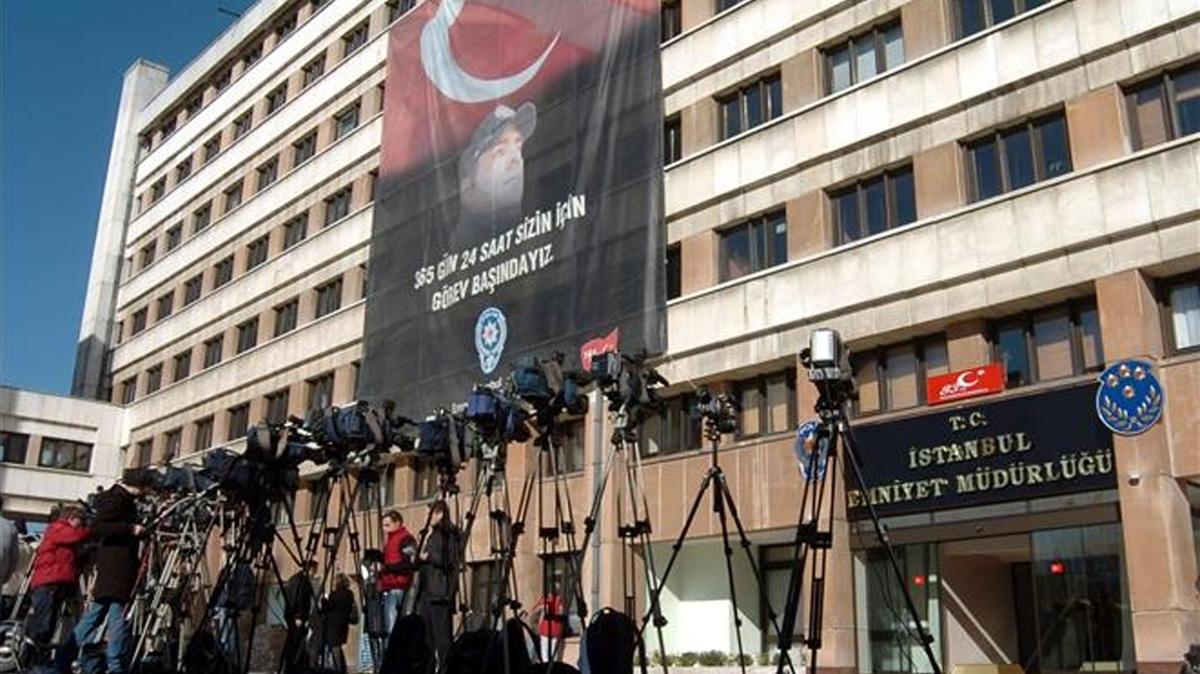 stanbul Emniyet Mdrl'nden ''zgr zel'in makam arac kapal otoparka alnmad'' iddiasna yalanlama