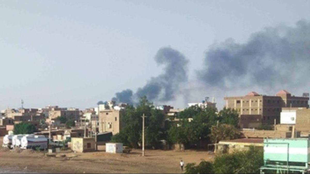 Port Sudan'da hava ssne HA saldrs! Uak seferleri askya alnd
