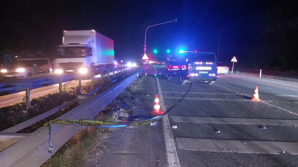 Sakarya'da elektrikli bisiklet ile motosikletin arpt kazada 1 kii ld, 1 kii ar yaraland