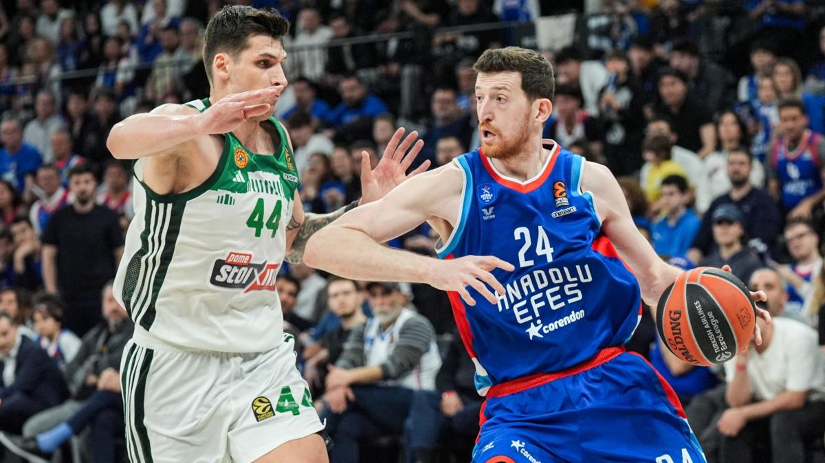 Anadolu Efes, Drtl Final iin parkeye kacak