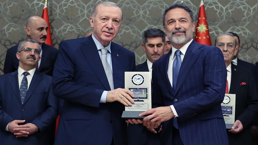 "Yılın Haber Spikeri" Kaan Yakuphan!