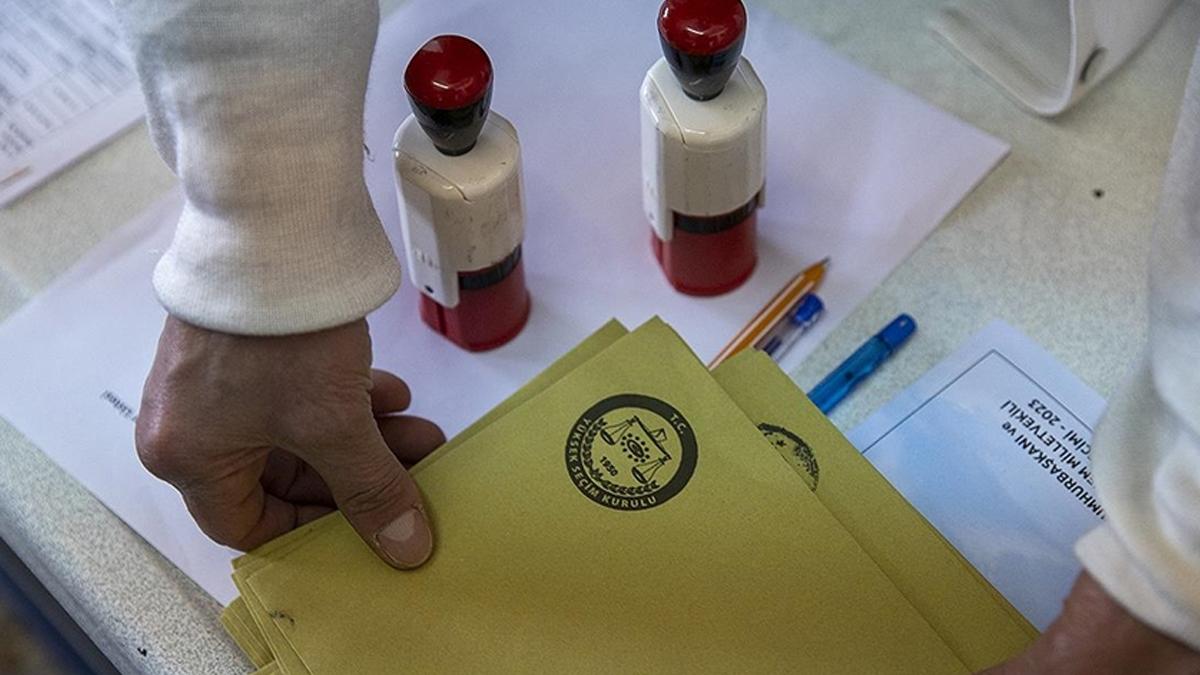 Merakla beklenen seçim anketi yayınlandı! AK Parti farkı açıyor